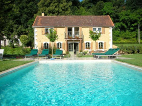 Le Chabrol - a stunning riverside villa with heated salt pool 10 minutes walk to Tremolat